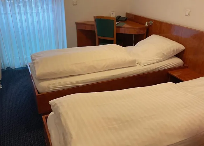 Hotel Merkenich 3*