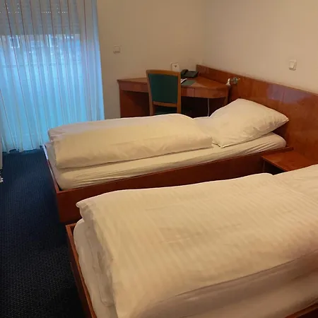 Отель Merkenich 3*